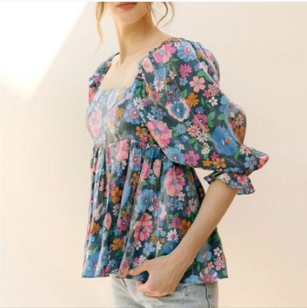 Storia Blue Floral Puff Sleeve Blouse